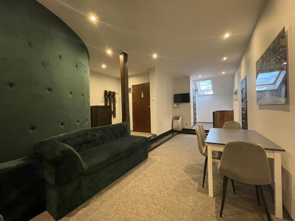 Hotel Red Ostrowiec Świętokrzyski Εξωτερικό φωτογραφία