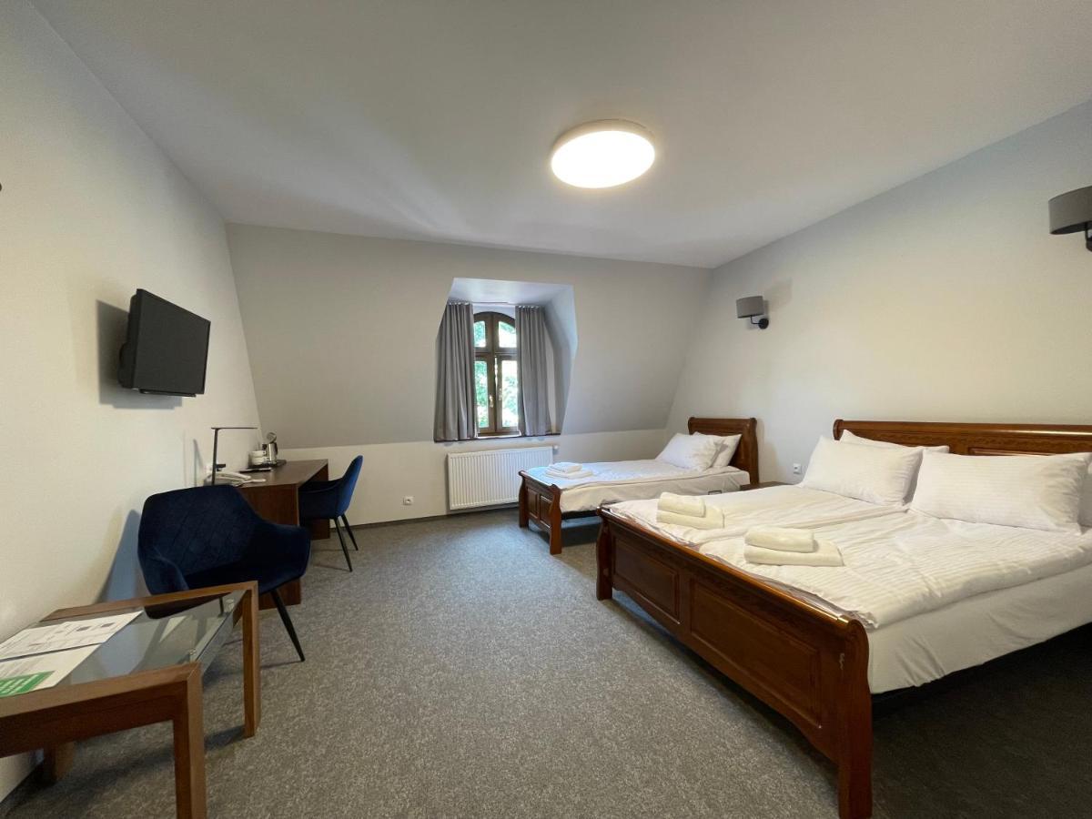 Hotel Red Ostrowiec Świętokrzyski Εξωτερικό φωτογραφία
