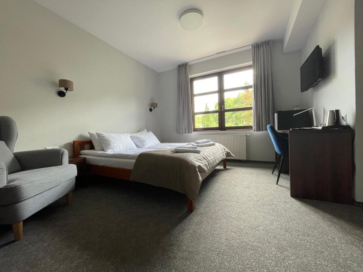 Hotel Red Ostrowiec Świętokrzyski Εξωτερικό φωτογραφία
