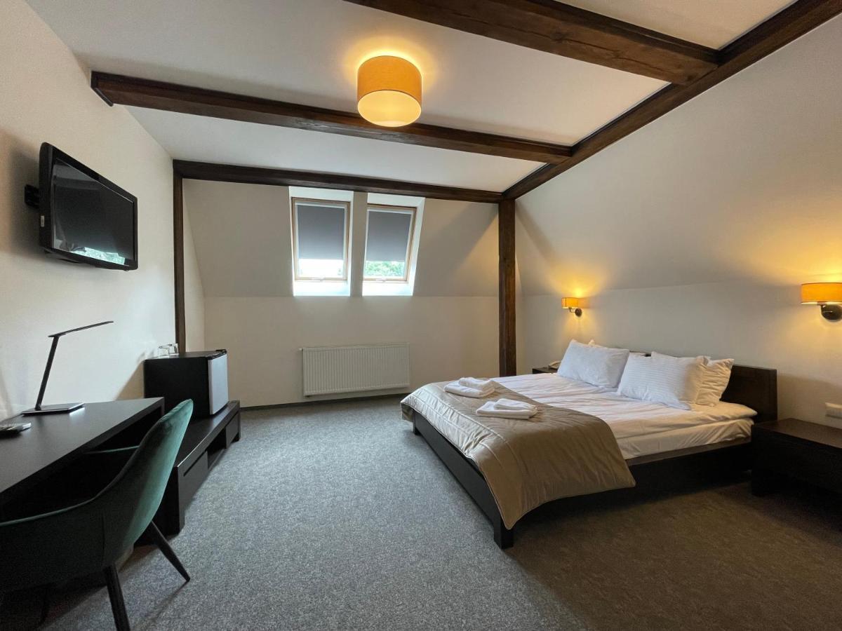 Hotel Red Ostrowiec Świętokrzyski Εξωτερικό φωτογραφία