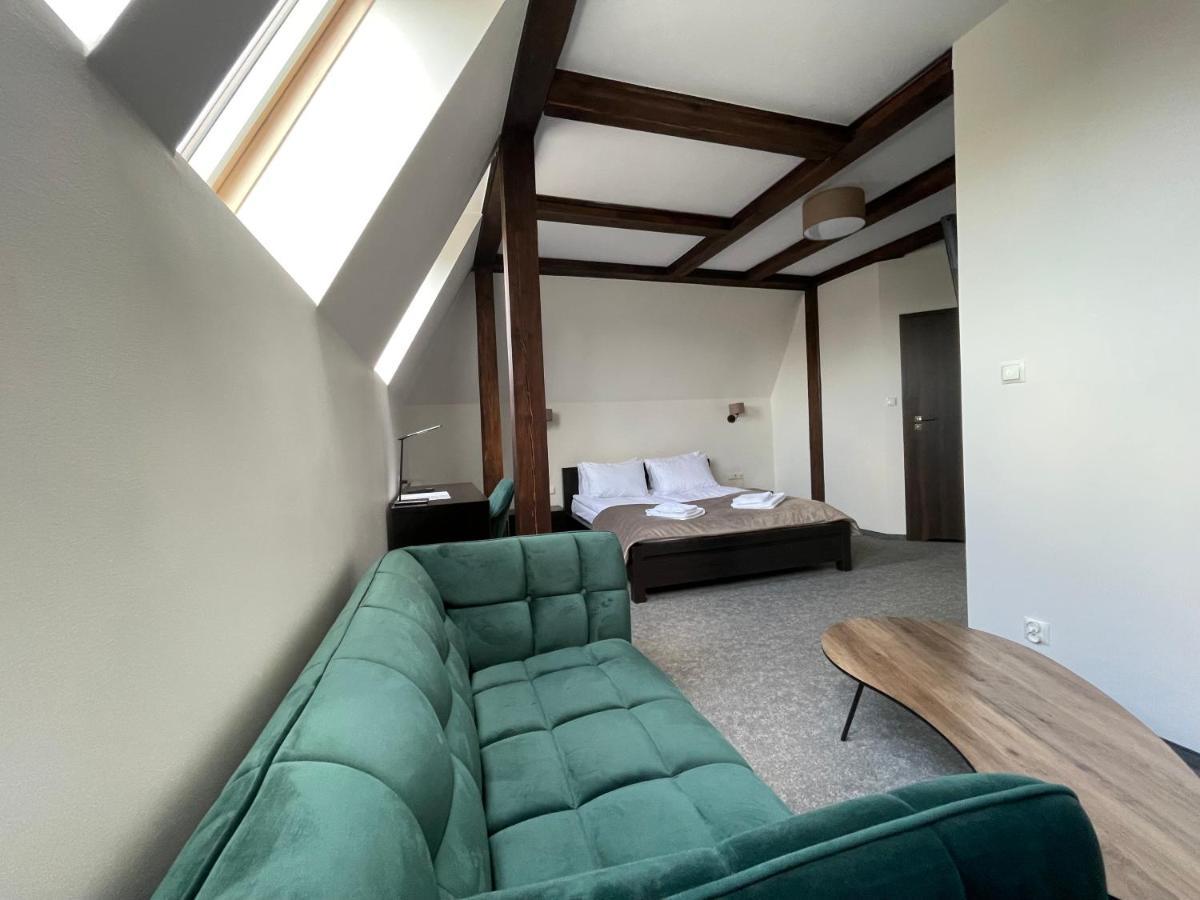 Hotel Red Ostrowiec Świętokrzyski Εξωτερικό φωτογραφία