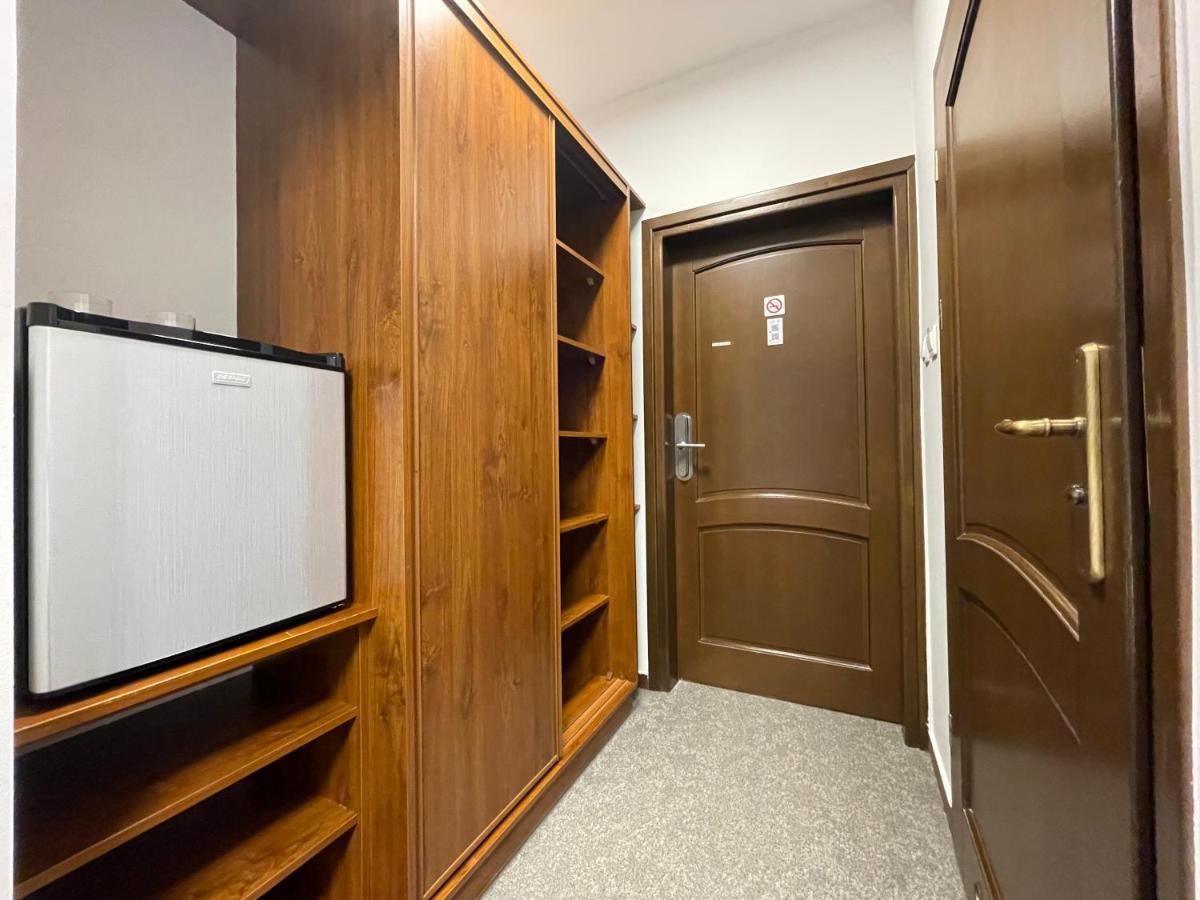 Hotel Red Ostrowiec Świętokrzyski Εξωτερικό φωτογραφία