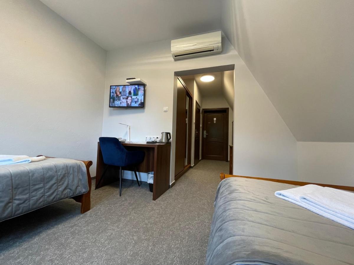 Hotel Red Ostrowiec Świętokrzyski Εξωτερικό φωτογραφία