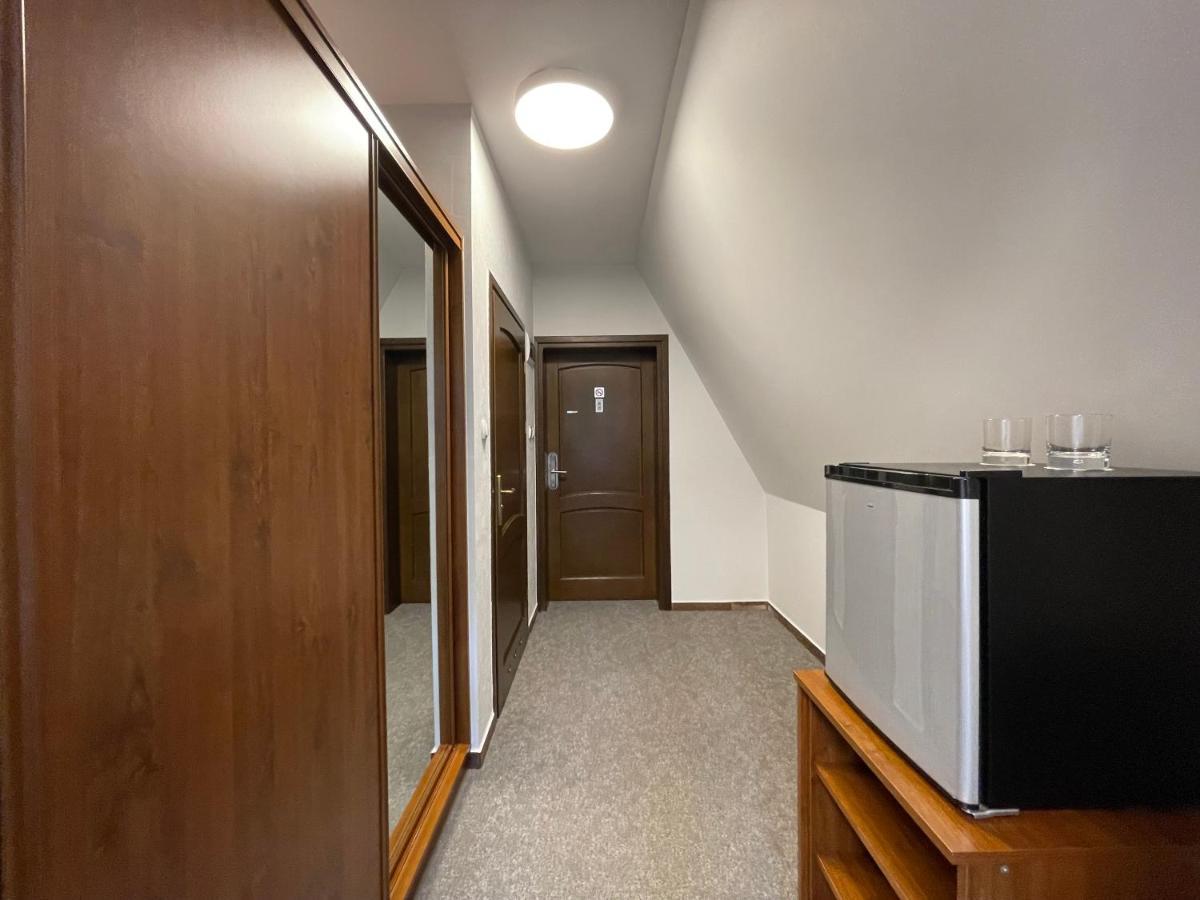 Hotel Red Ostrowiec Świętokrzyski Εξωτερικό φωτογραφία