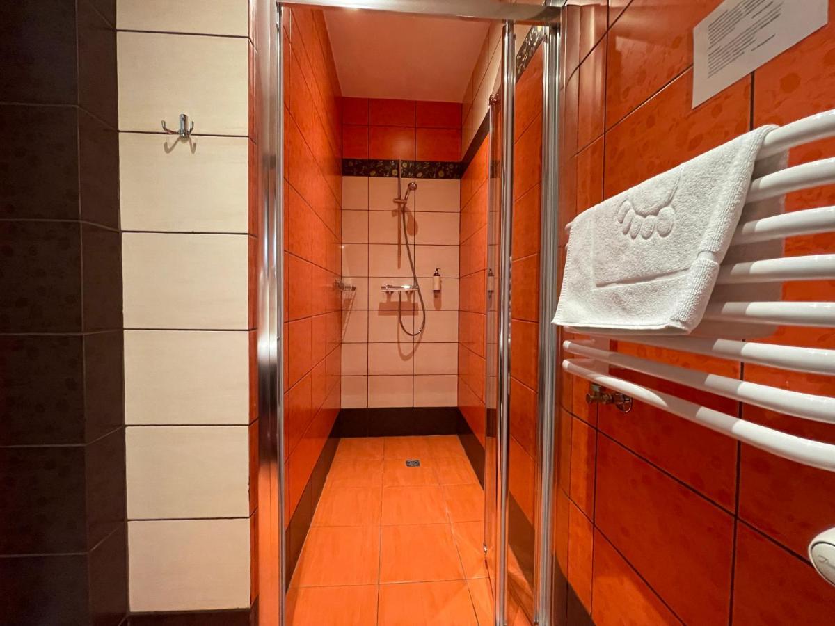 Hotel Red Ostrowiec Świętokrzyski Εξωτερικό φωτογραφία