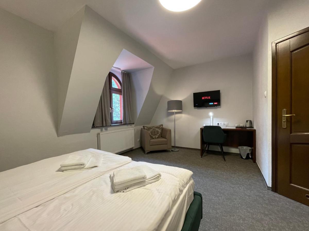 Hotel Red Ostrowiec Świętokrzyski Εξωτερικό φωτογραφία
