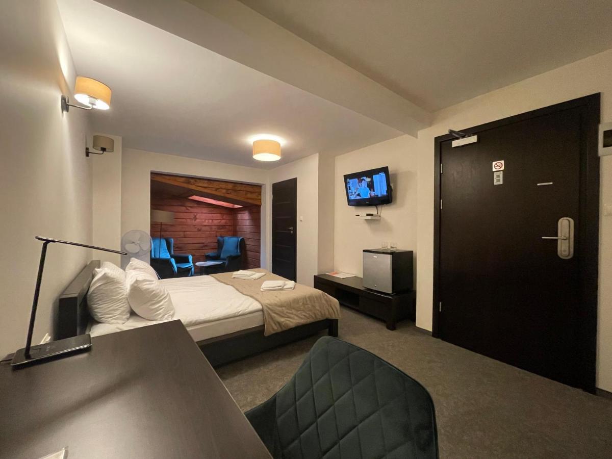 Hotel Red Ostrowiec Świętokrzyski Εξωτερικό φωτογραφία
